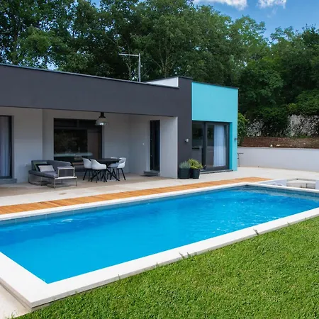 Semesterbostad In With Outdoor Swimming Pool Kršan